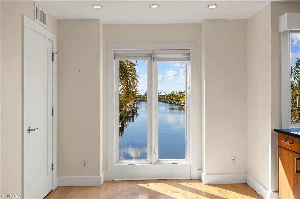 1581 San Carlos Bay Dr Property Photo 10