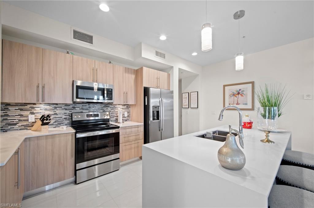 15901 Royal Pointe Ln # 301 Property Photo 1