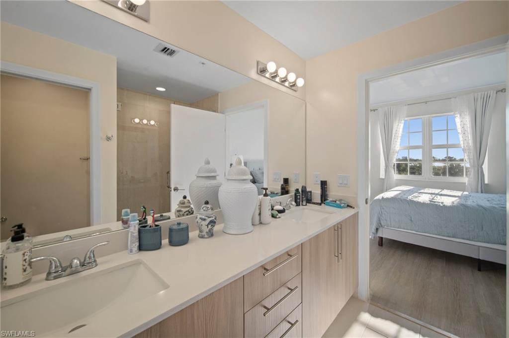 15901 Royal Pointe Ln # 301 Property Photo 10