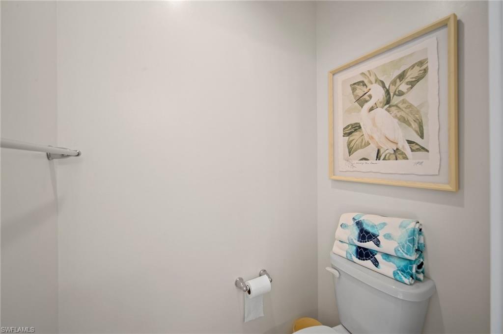 15901 Royal Pointe Ln # 301 Property Photo 11