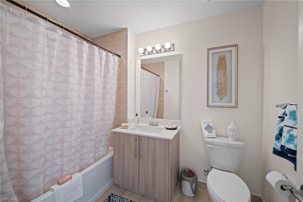 15901 Royal Pointe Ln # 301 Property Photo 13