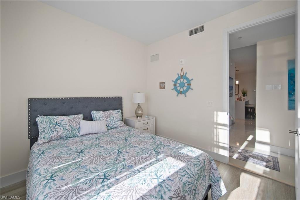 15901 Royal Pointe Ln # 301 Property Photo 15