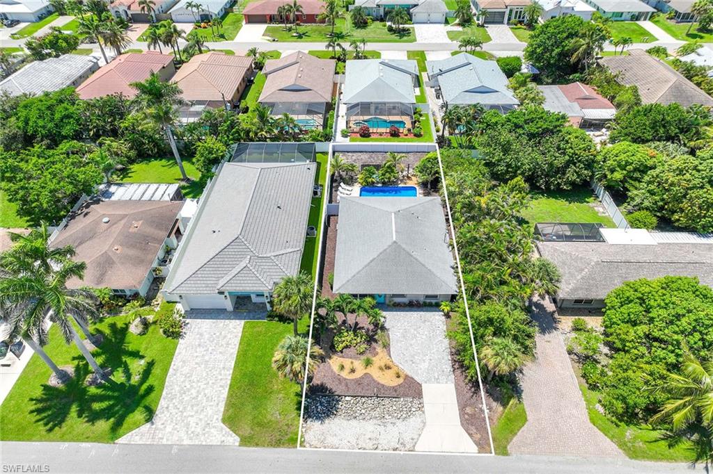 736 94th Ave N Property Photo 4