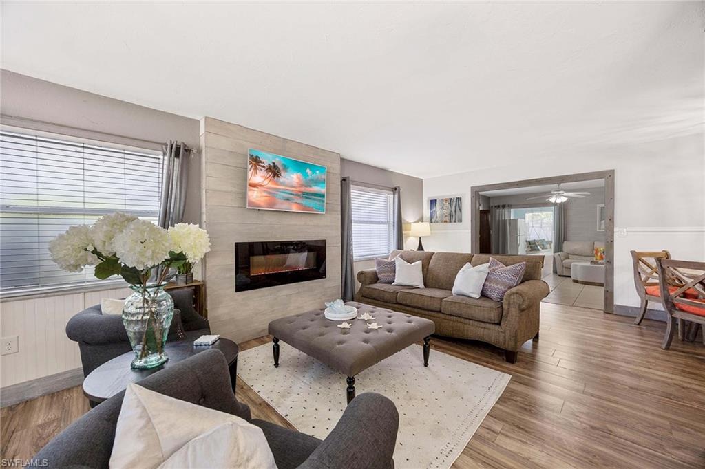 736 94th Ave N Property Photo 5