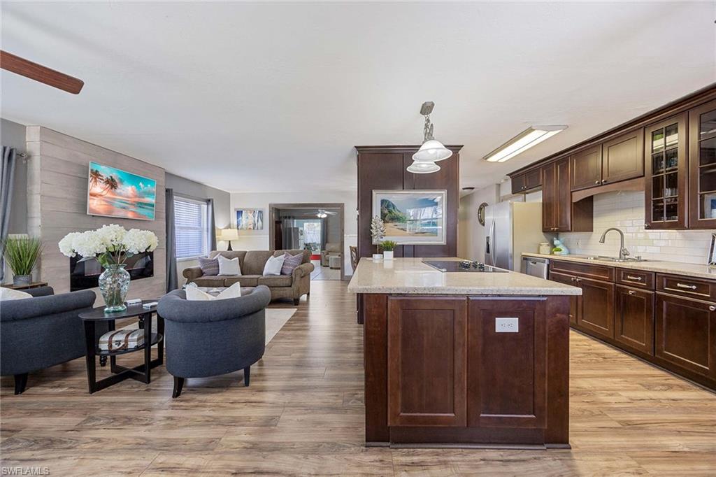 736 94th Ave N Property Photo 8