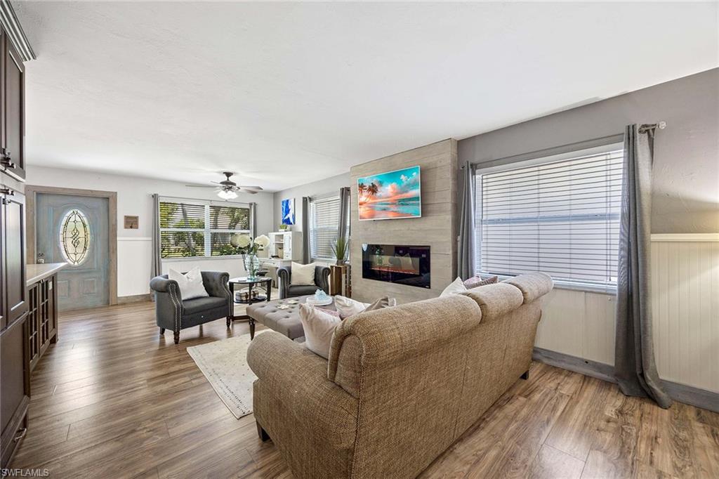 736 94th Ave N Property Photo 9