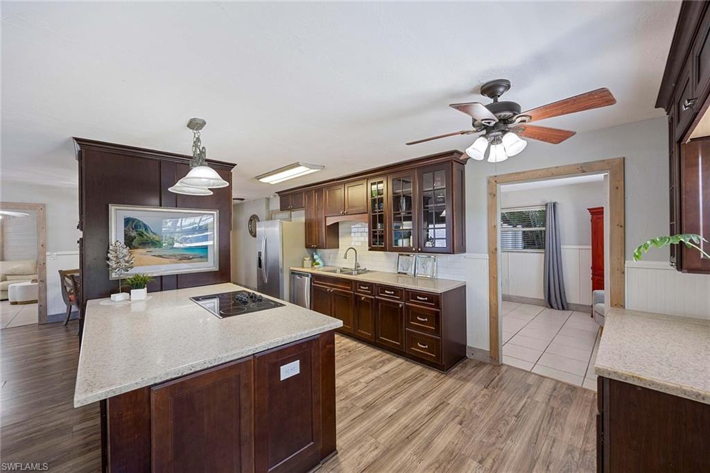 736 94th Ave N Property Photo 10