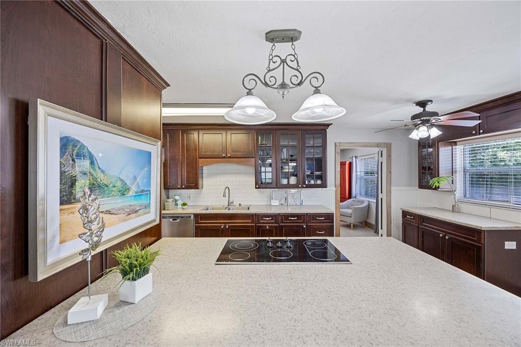 736 94th Ave N Property Photo 11