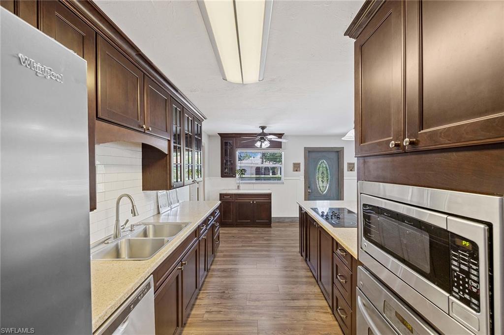 736 94th Ave N Property Photo 12