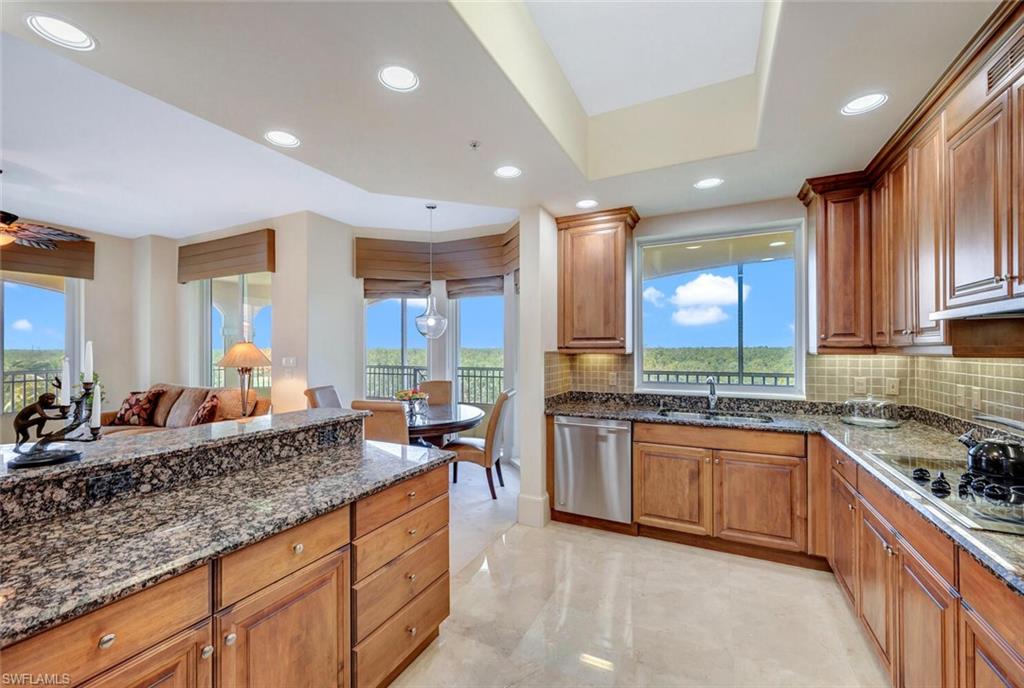 2738 Tiburon Blvd E # B502 Property Photo 13