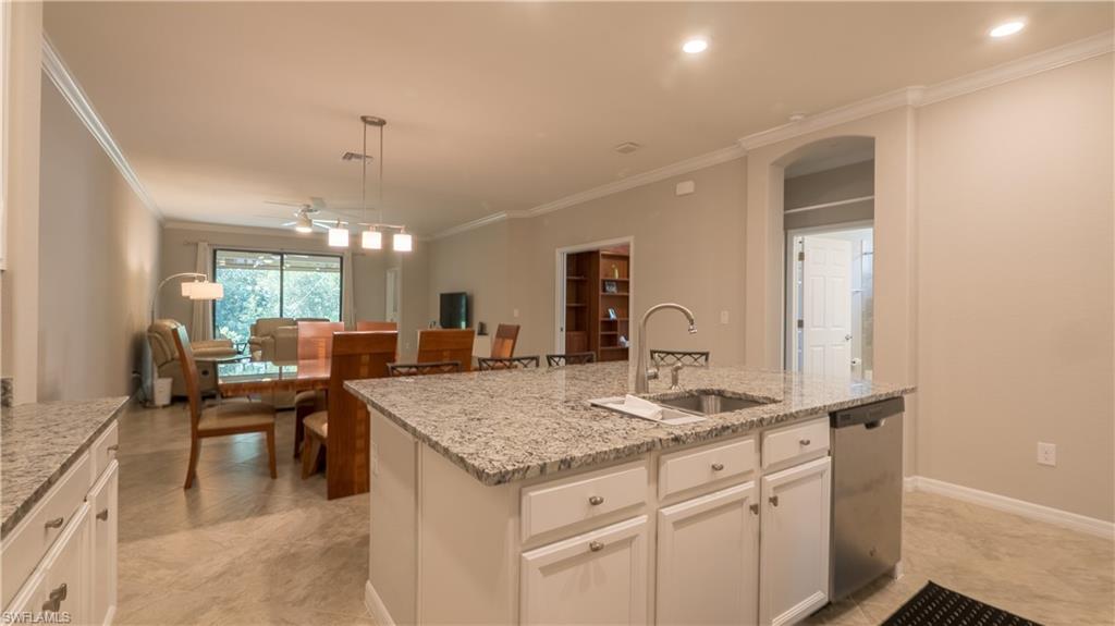 9076 Glenforest Dr Property Photo 3
