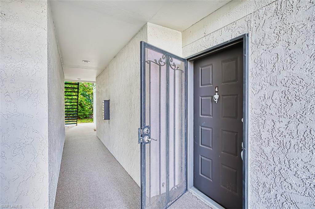 8061 S Woods Cir 4 Property Photo 5