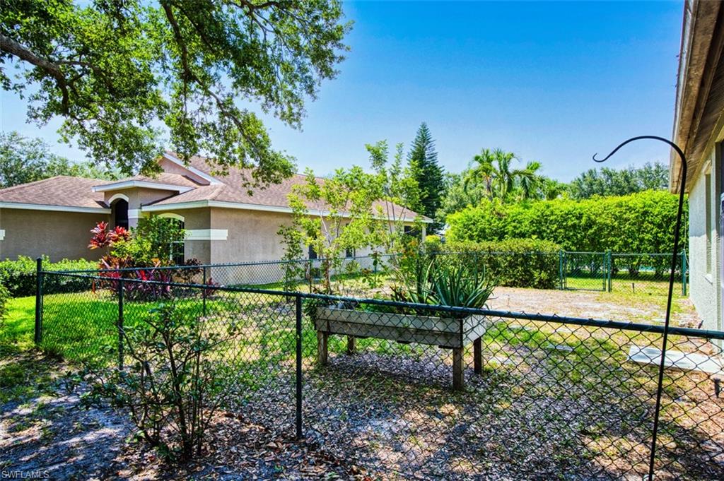 9201 Middle Oak Dr Property Photo 34