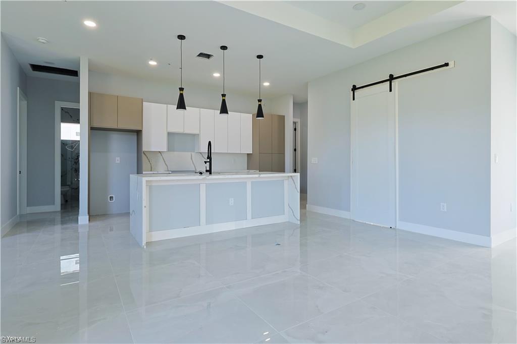 814 Fullerton Ave S Property Photo 17