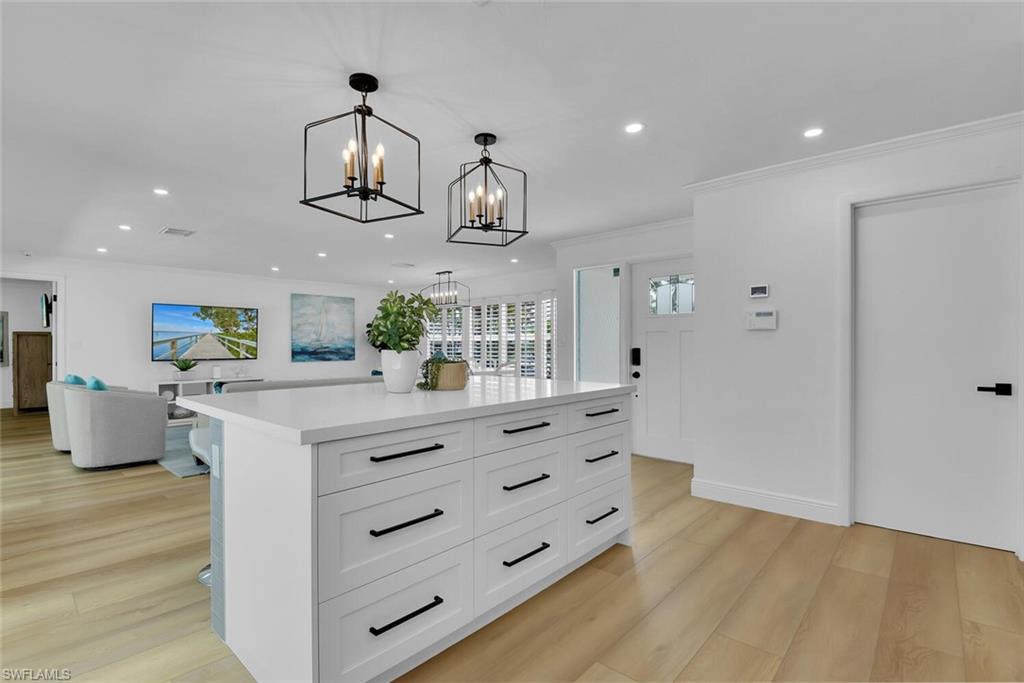 740 Park Shore Dr Property Photo 10