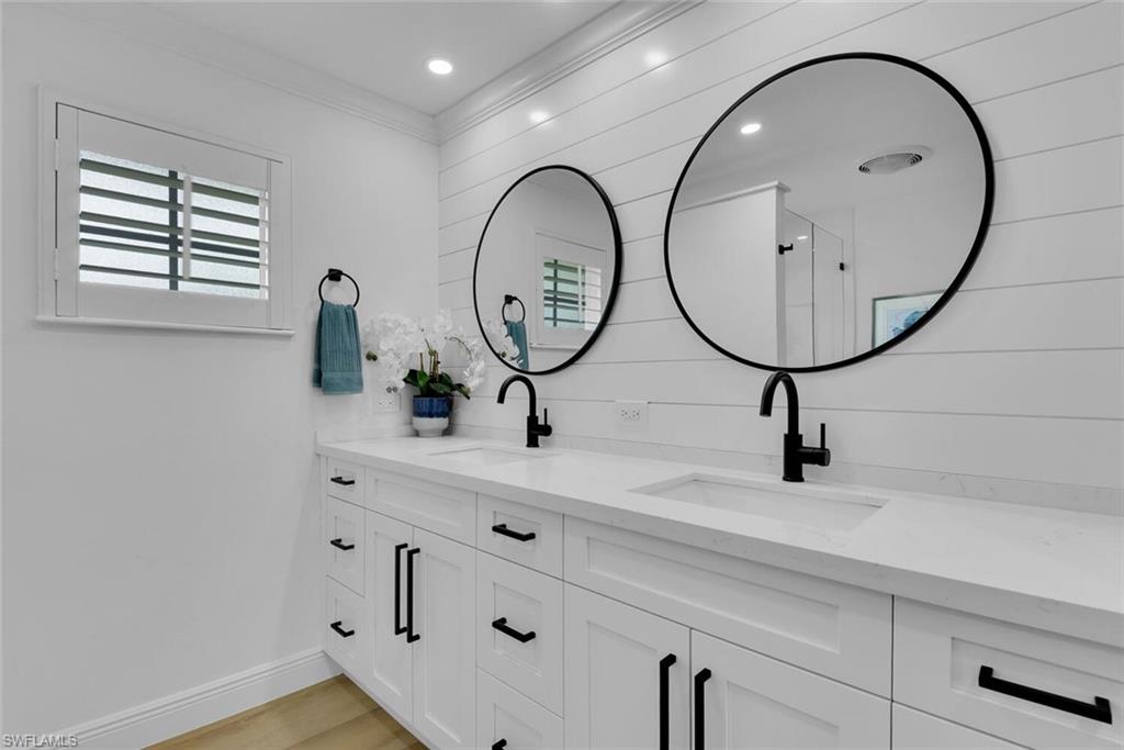 740 Park Shore Dr Property Photo 16