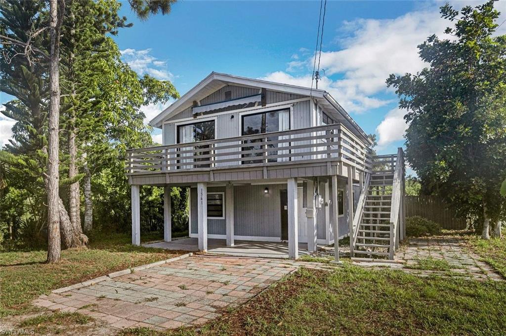1561 Laurel Dr Property Photo 1
