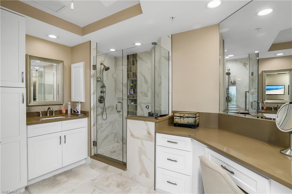 430 Cove Tower Dr # 501 Property Photo 20