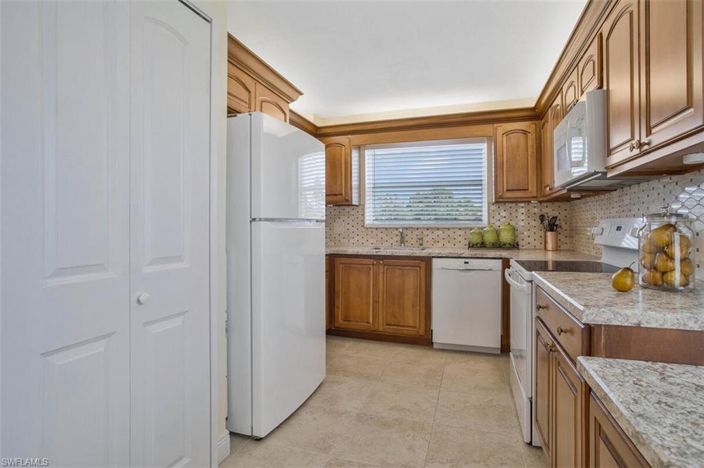 4372 27th Ct Sw # 201 Property Photo 2