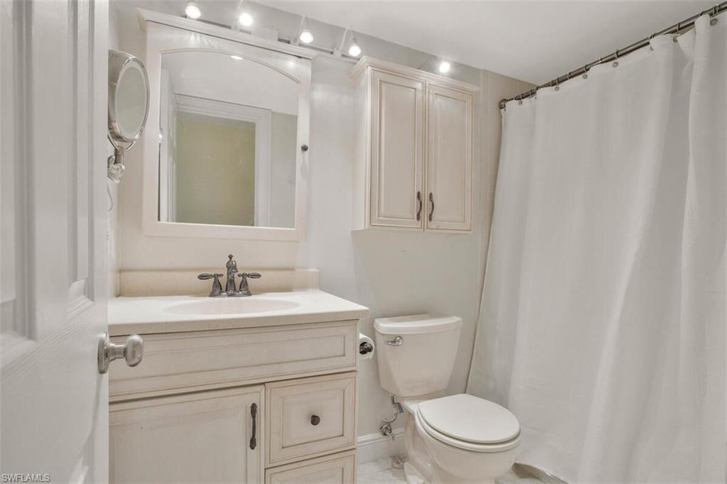 4372 27th Ct Sw # 201 Property Photo 4