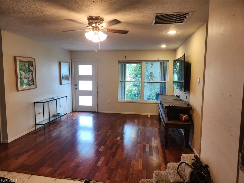 2206 Wyandotte Ave Property Photo 6