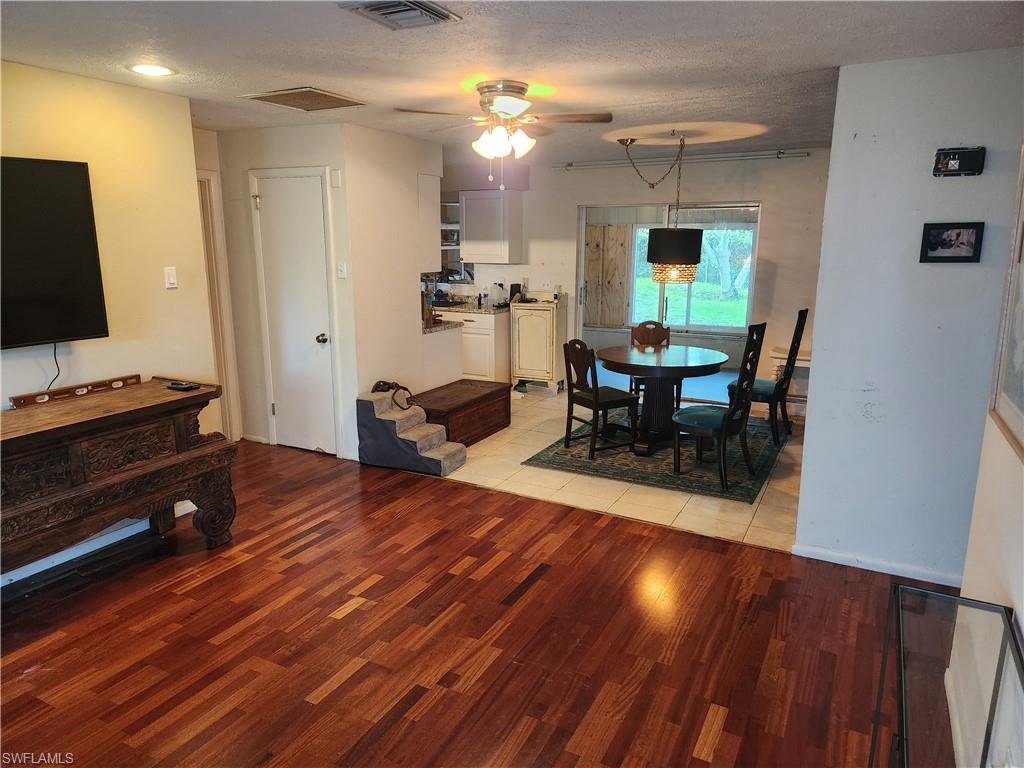 2206 Wyandotte Ave Property Photo 7