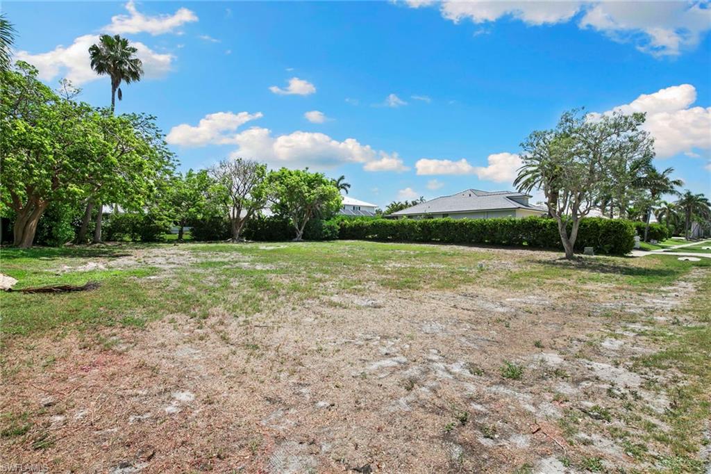 574 Tigertail Ct Property Photo 7