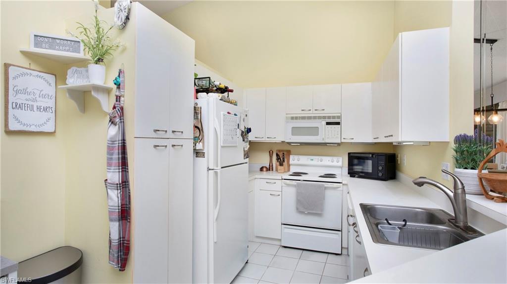 96 Silver Oaks Cir # 202 Property Photo 3