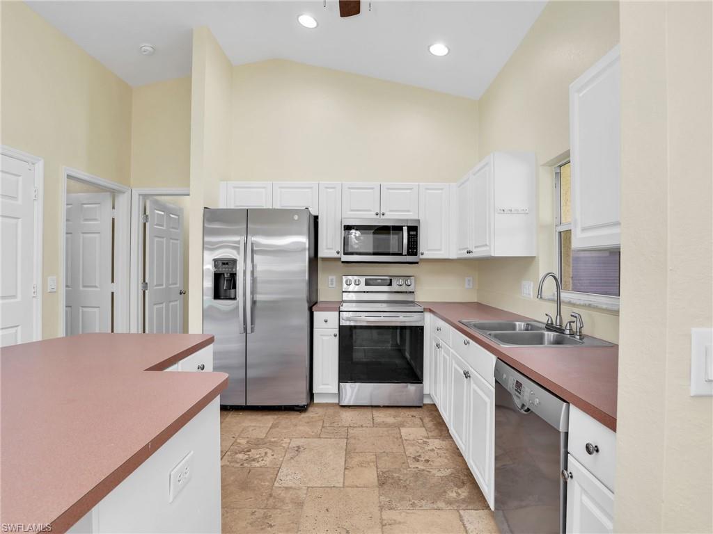 305 16th Pl Property Photo 6