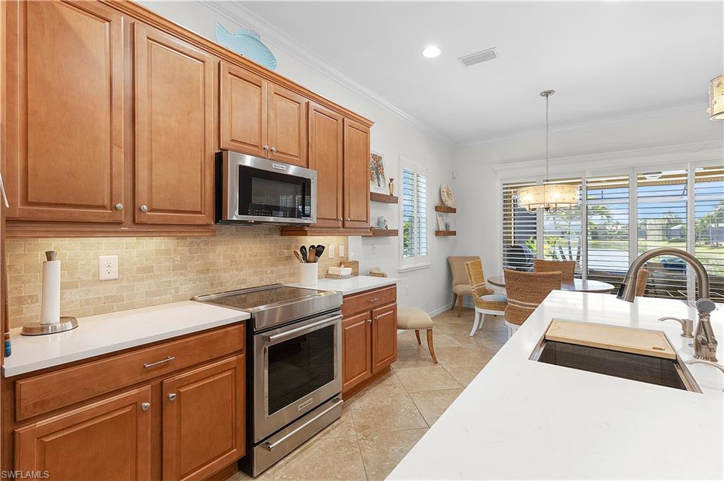 10621 Carena Cir Property Photo 7