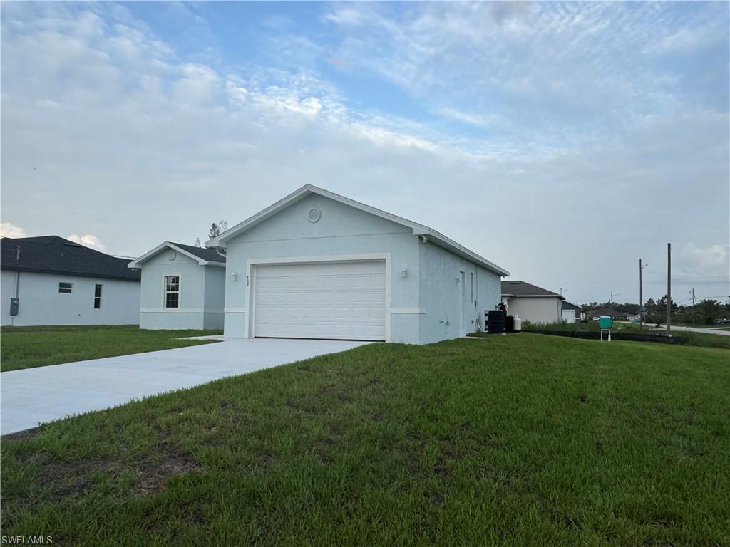 426 Mercedes Ct Property Photo 3