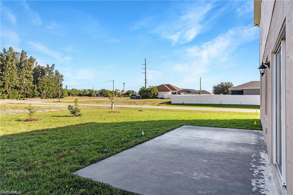1017 Sw Embers Ter Property Photo 3