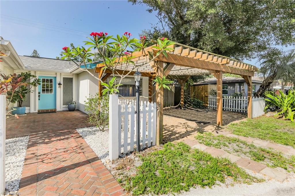 1560 Maravilla Ave Property Photo 2