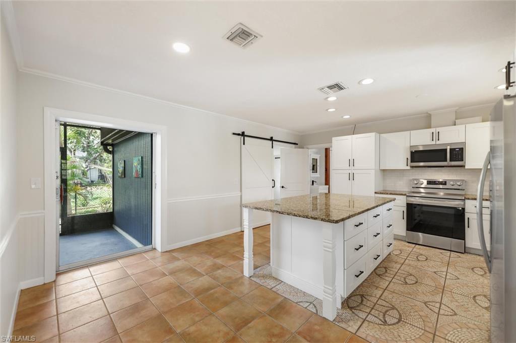 1560 Maravilla Ave Property Photo 27