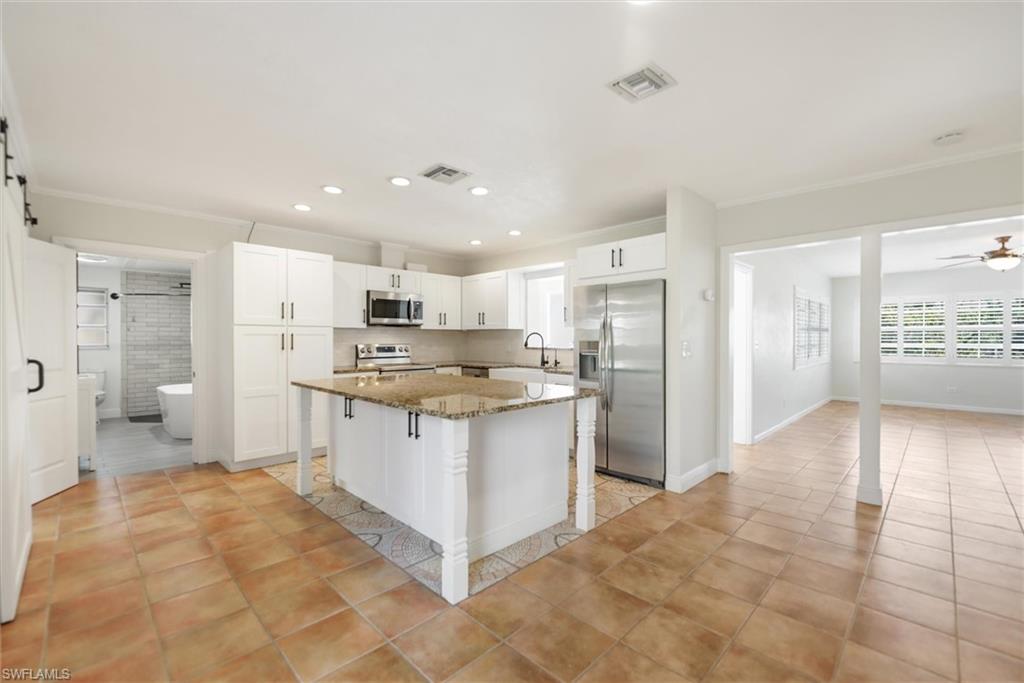 1560 Maravilla Ave Property Photo 29