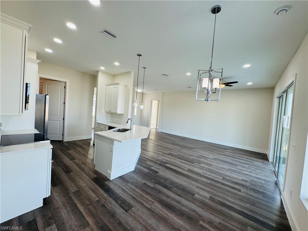 1062 Jay Ct Property Photo 5