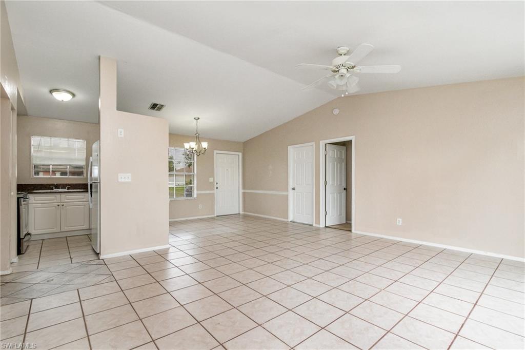302 Ne 10th Ter Property Photo 4