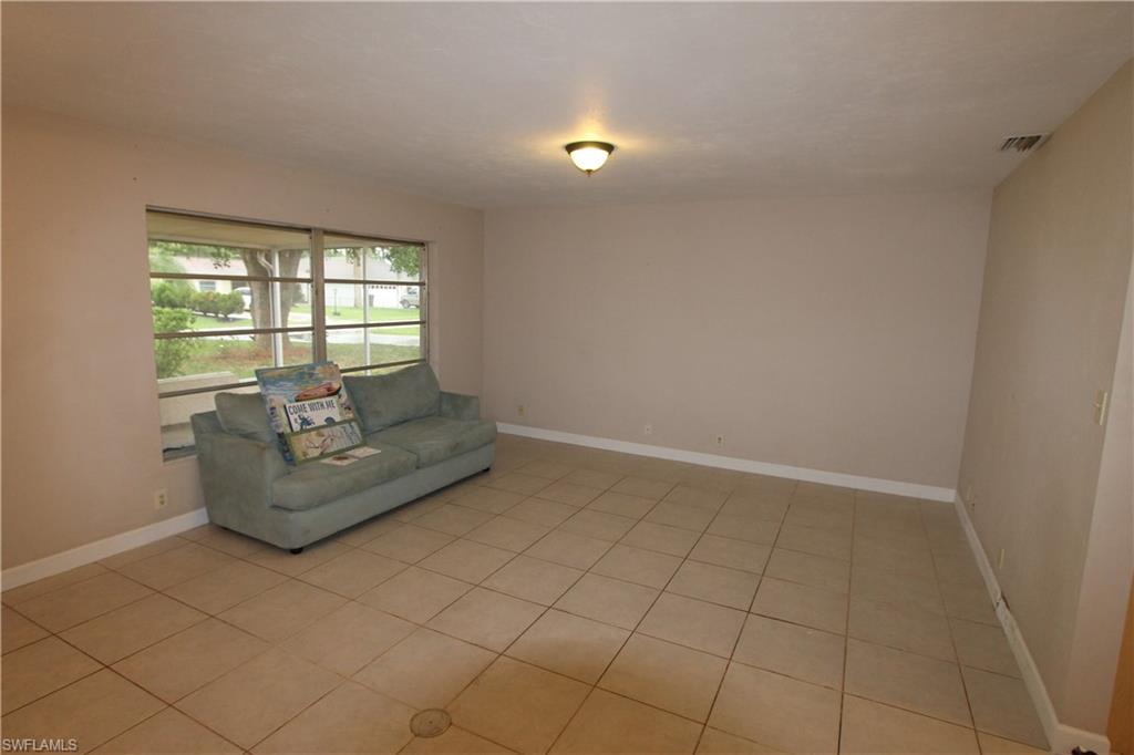787 98th Ave N Property Photo 3