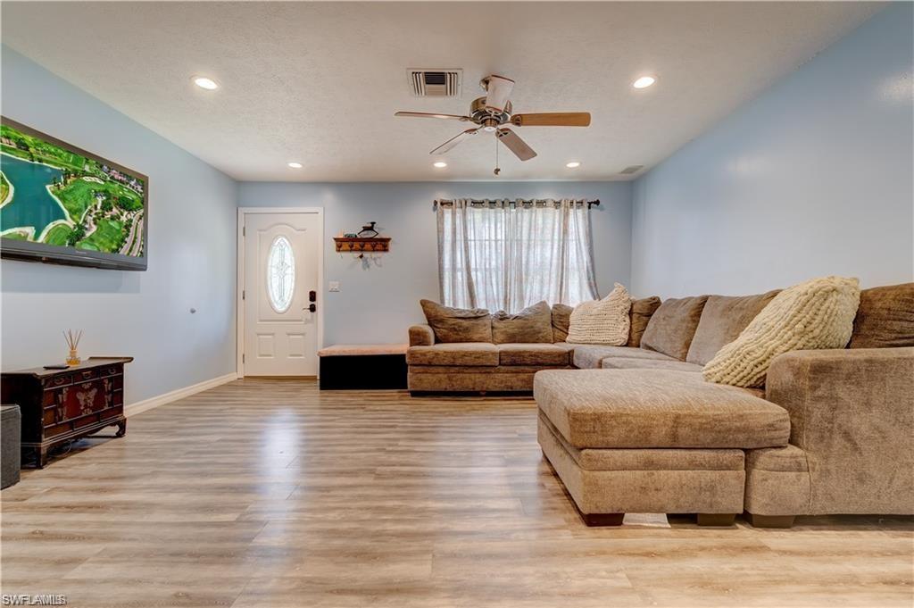 551 Golden Gate Blvd W Property Photo 5