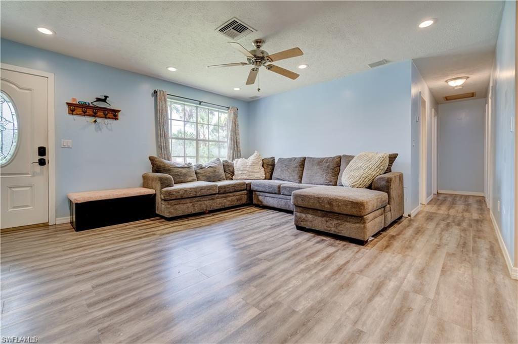 551 Golden Gate Blvd W Property Photo 6
