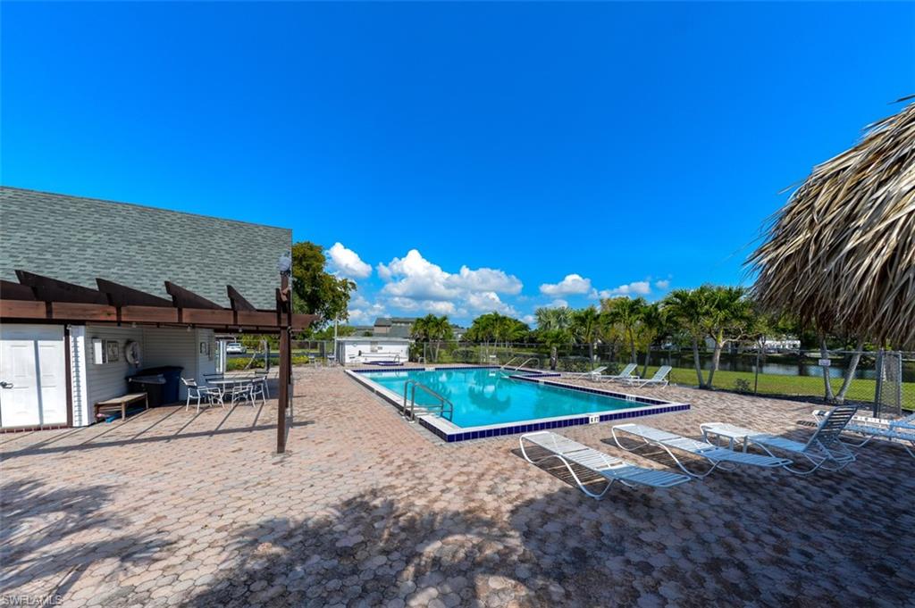 12964 Meadowood Ct Property Photo 4