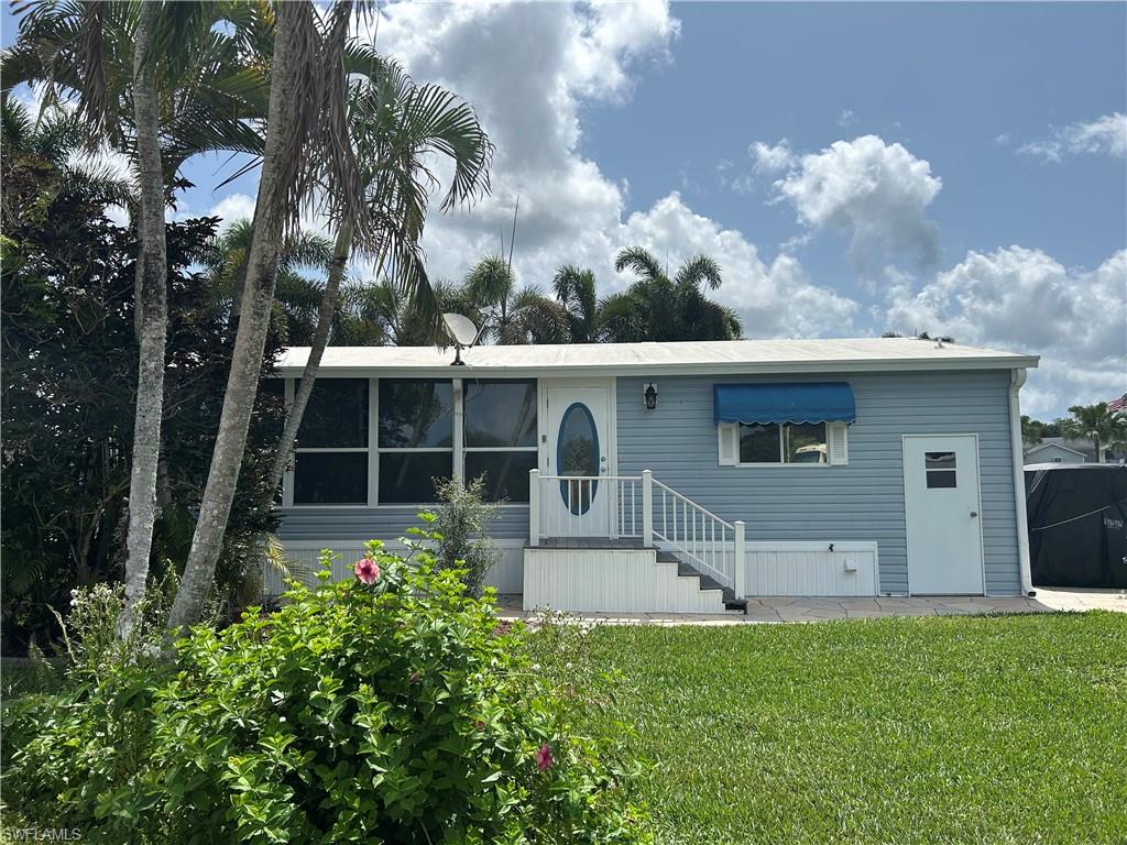 3027 Crystal Lake Dr Property Photo 3