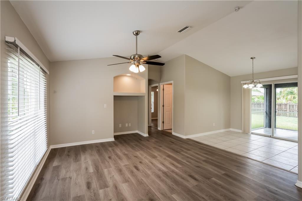 2298 Margaret Ln Property Photo 4