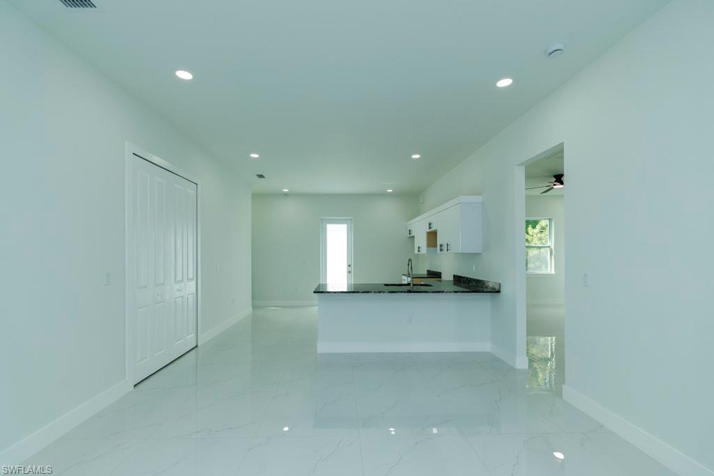 2501 26th St W Property Photo 2