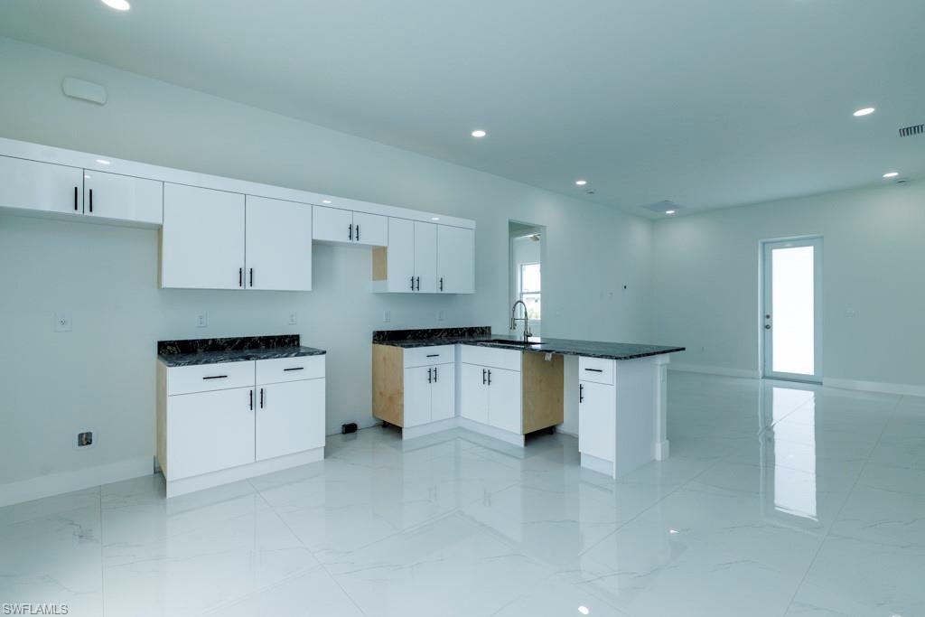 2501 26th St W Property Photo 6