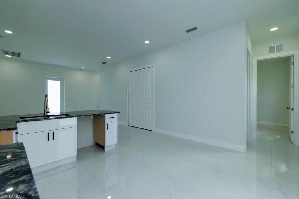 2501 26th St W Property Photo 9