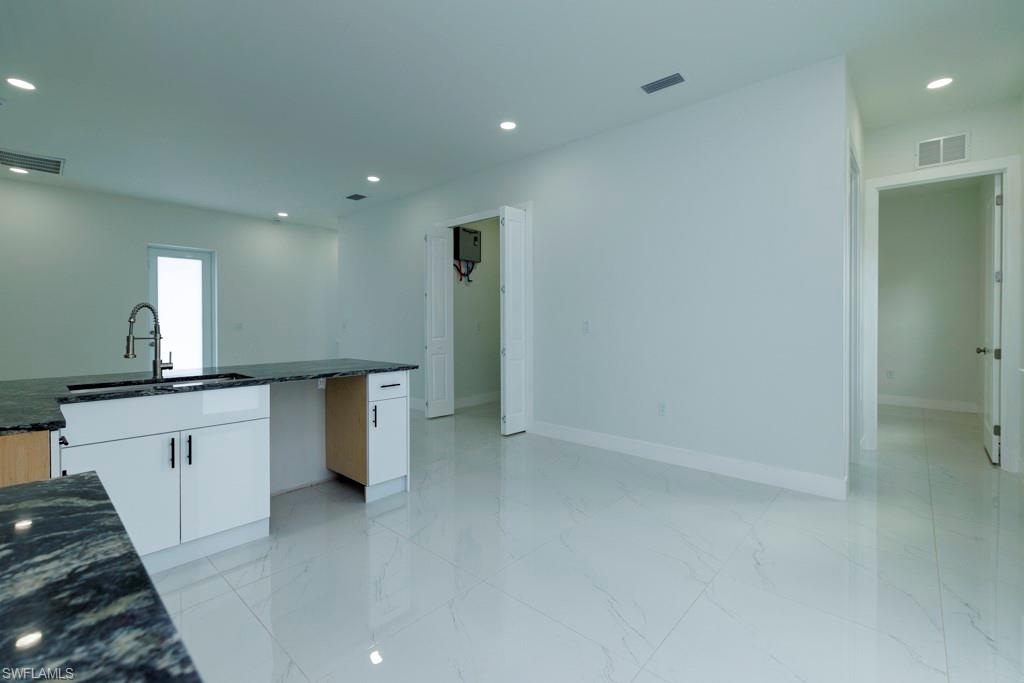 2501 26th St W Property Photo 10