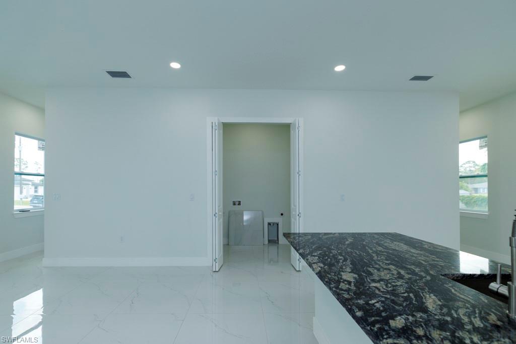 2501 26th St W Property Photo 11