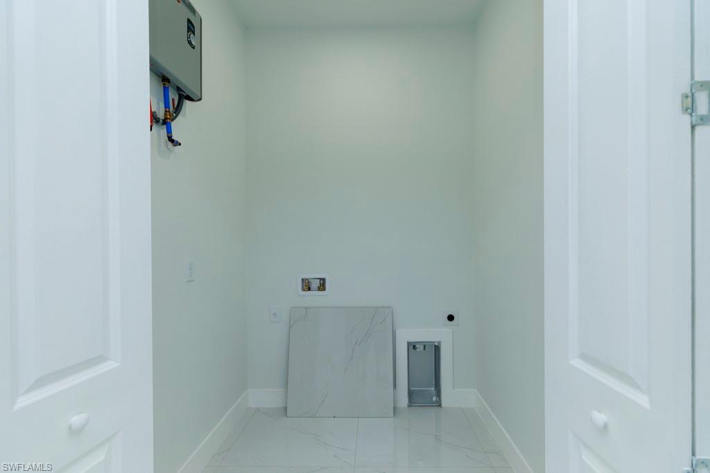 2501 26th St W Property Photo 12