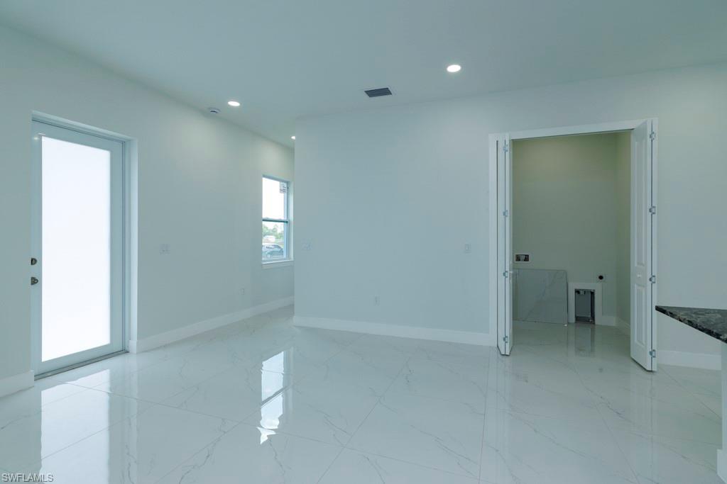 2501 26th St W Property Photo 14